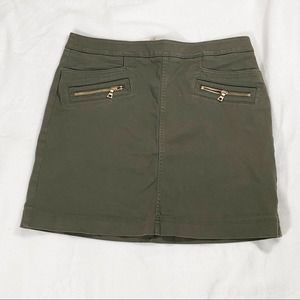 Loft 12P stretch Skirt Olive Green gold accents